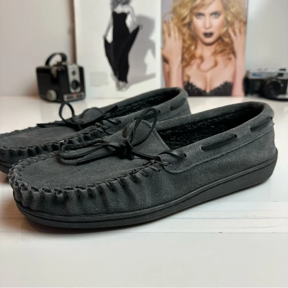 Minnetonka Men’s gray Moccasin Loafers Size 8M | Quiet Luxury Slip-On Shoes